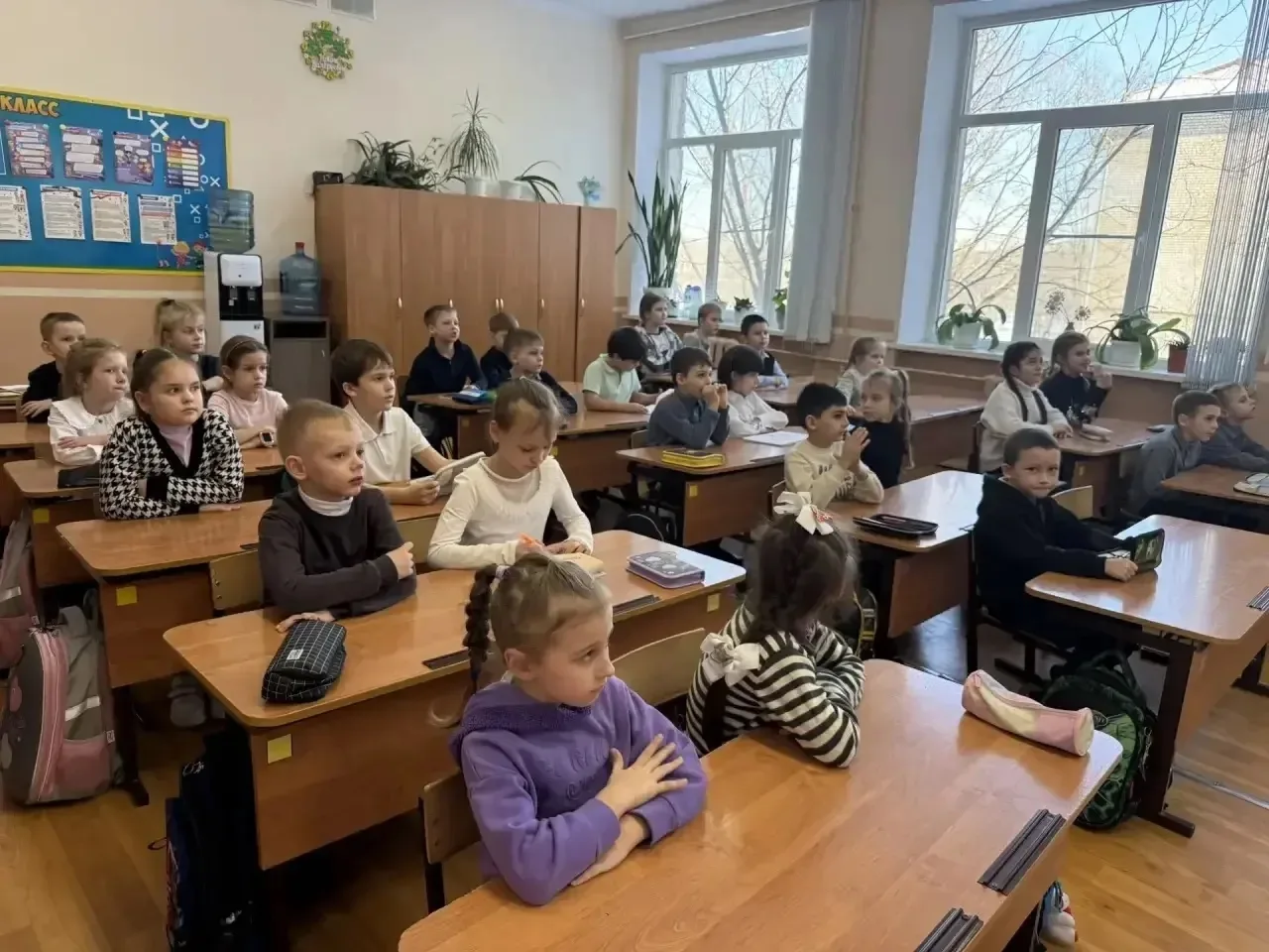 Отряд Юных инспекторов движения (ЮИД) из 8а класса провел познавательную викторину «Жители страны "Д