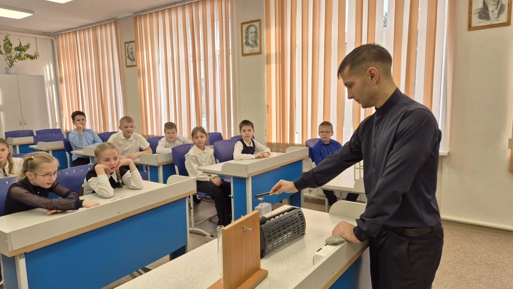 🧑‍🔬Российский день науки в 3А!   📅8 февраля Россия отмечает День науки — праздник в честь великих от