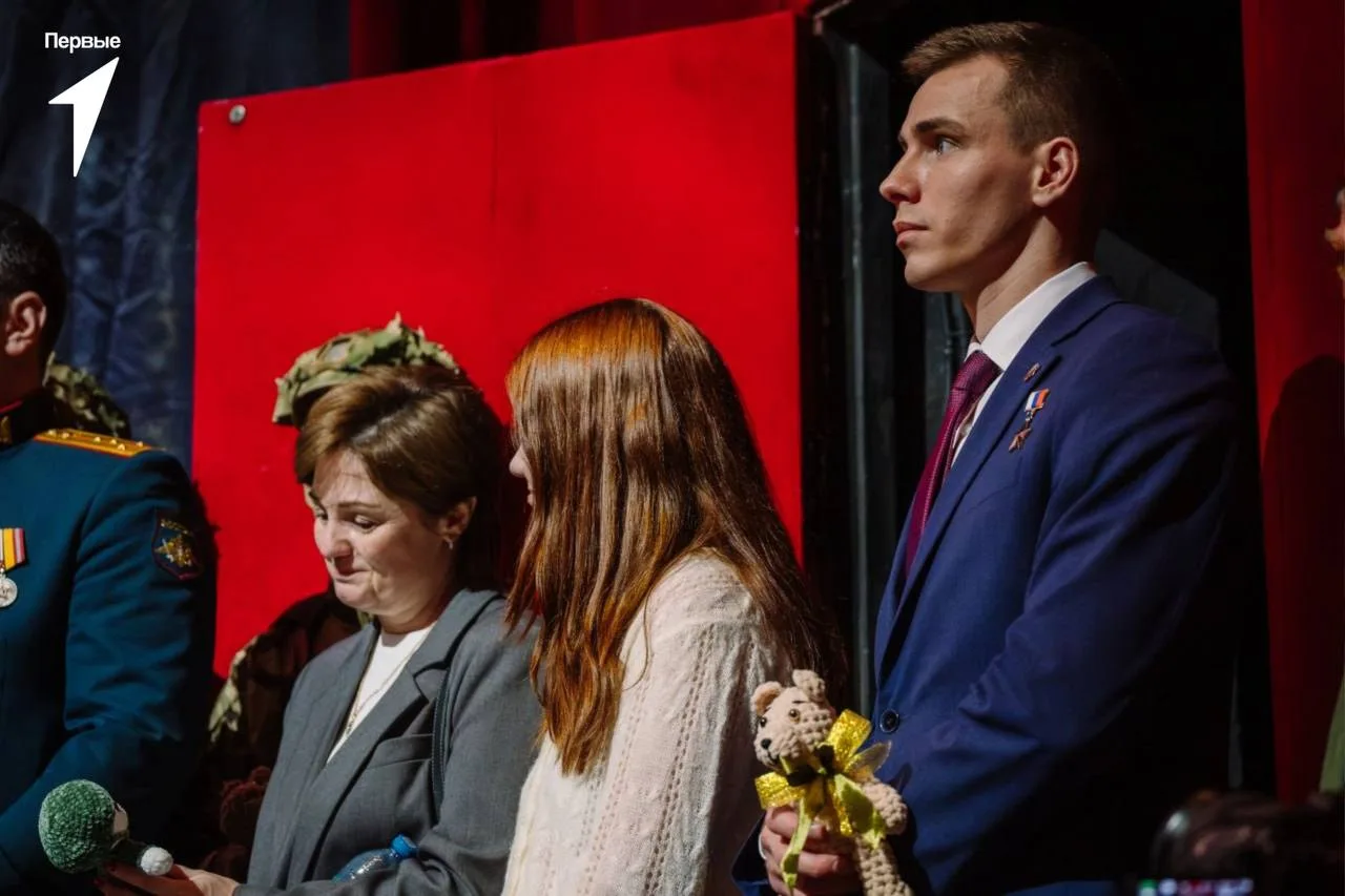🧸 Спасибо Вам, наши Герои!  На спектакле «Классика Победы. Время героев» юные актёры вручили плюшевы
