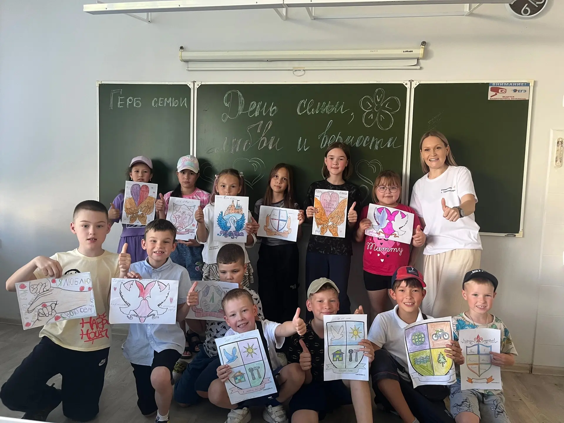 🛡👨‍👩‍👧‍👦 Герб моей семьи: творчество, которое объединяет!
Сегодня в нашей школе прошёл удивител