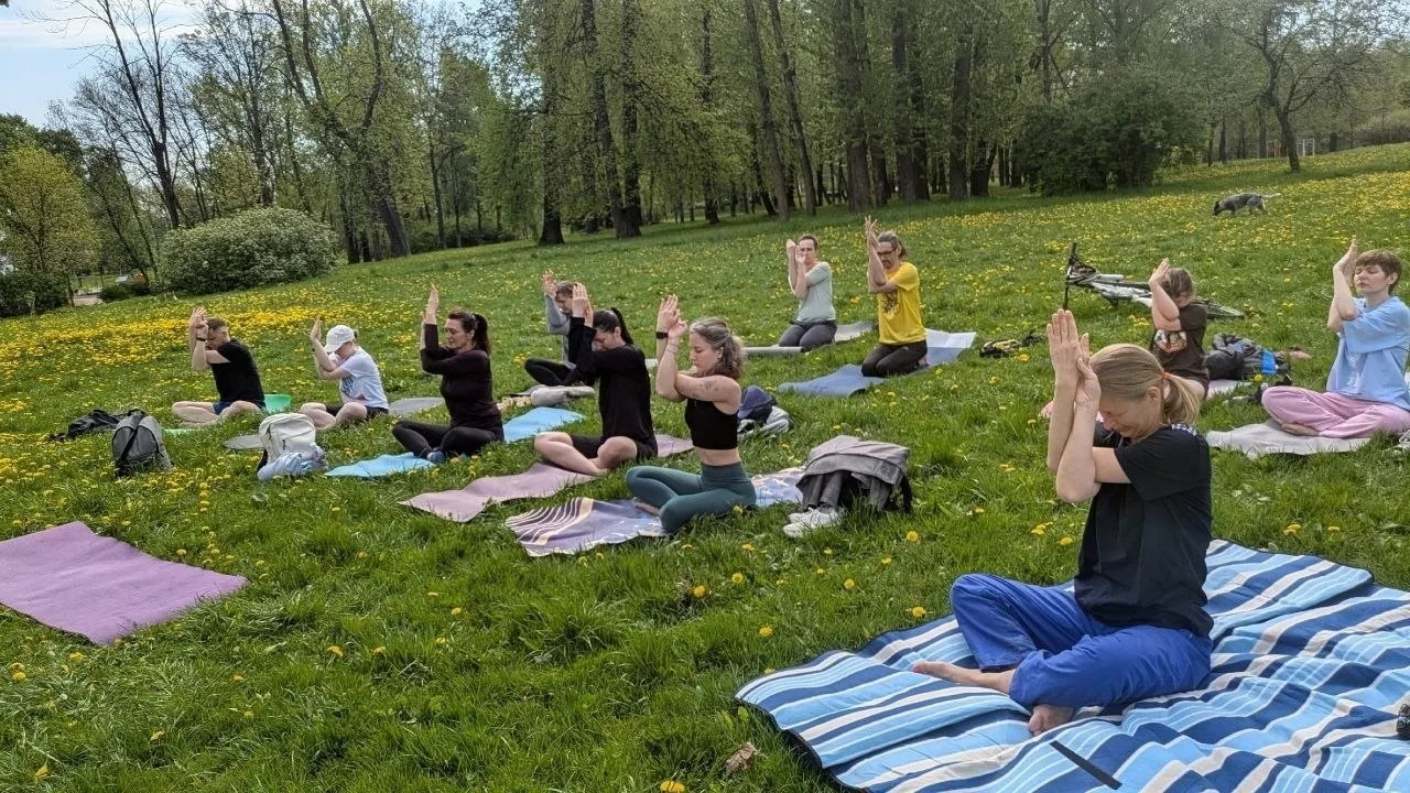 🧘‍♀️ Йога в Удельном парке 

В рамках социального проекта «Пока ты спал» жителей района приглашают 