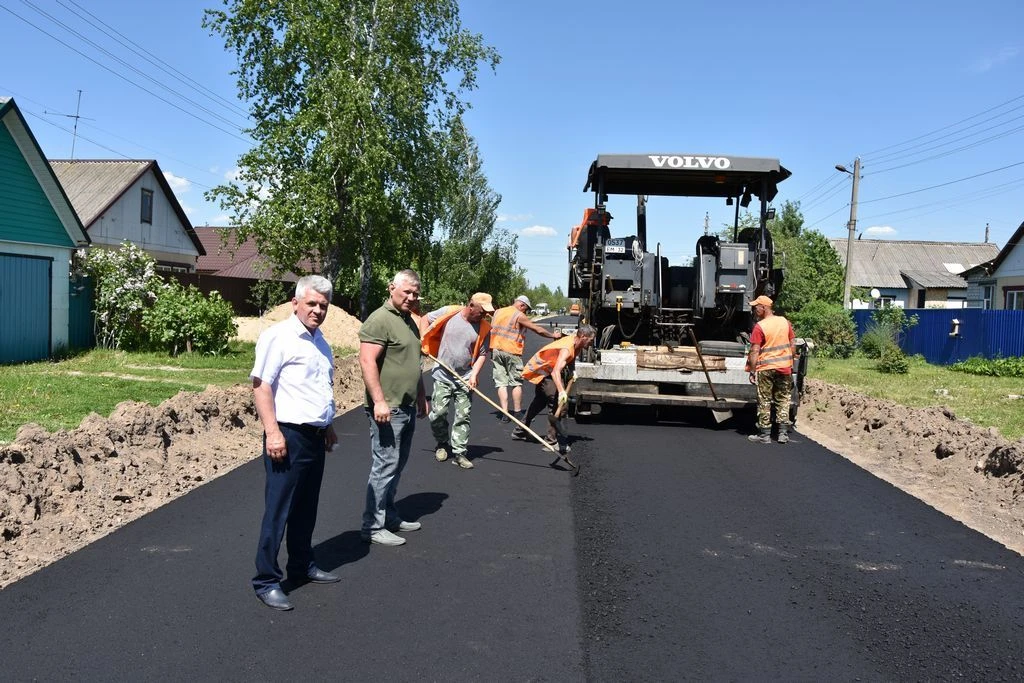 В г. Мглине капитально ремонтируют автодороги. Активными темпами работы проходят на ули...