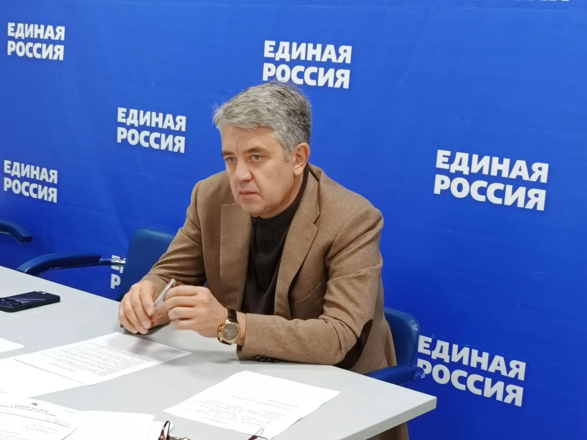 ‎Провел личный прием жителей в местном отделении партии «Единая Россия».
