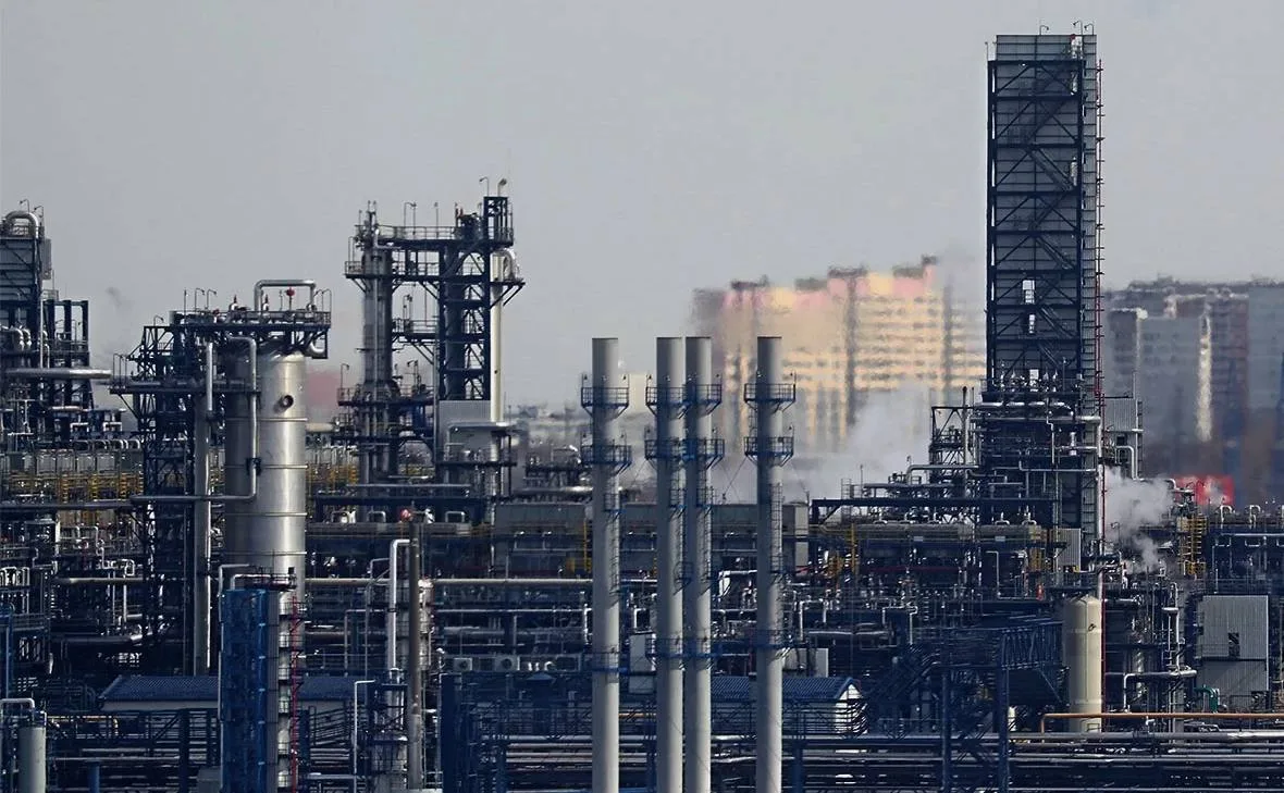 Пожар на территории Московского нефтеперерабатывающего завода ликвидирован, сообщает МЧС. 🔥

Ситуац
