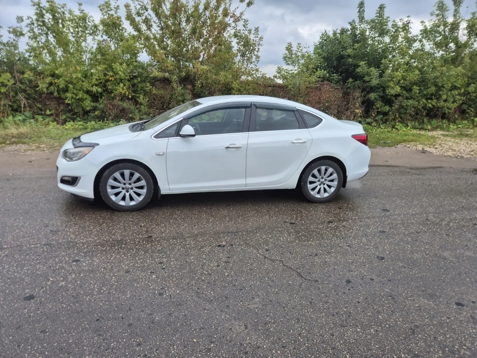 Здравствуйте.  Продам opel astra j рестайлинг. 1.6(115) на механике.пробег 205.   хорош...