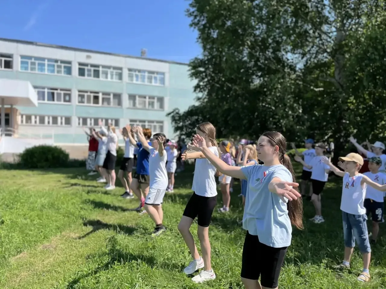 ☀️ «Матушка-земля, танцуй с нами!» С Днём России, страна!

Сегодня в нашем пришкольном лагере «Солны