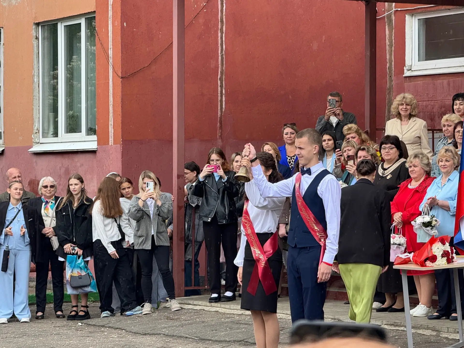 🌟 ПОСЛЕДНИЙ ЗВОНОК – НАЧАЛО ВАШЕЙ ЭПОХИ! 🌟  Дорогие выпускники 2026 года! 🎓 Сегодня для вас прозвене