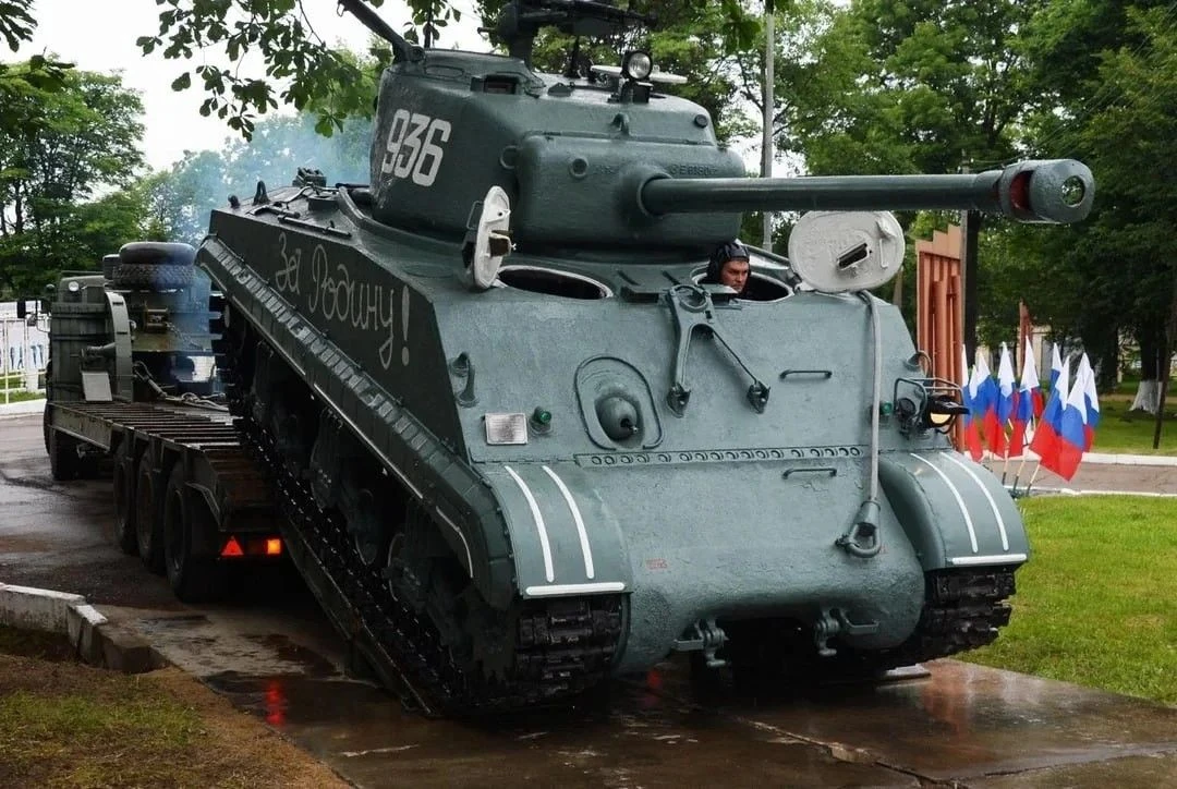 Поднятый со дна Баренцева моря в июле 2014 года танк M4A2(76)W Sherman.
Машина была извлечена с глуб