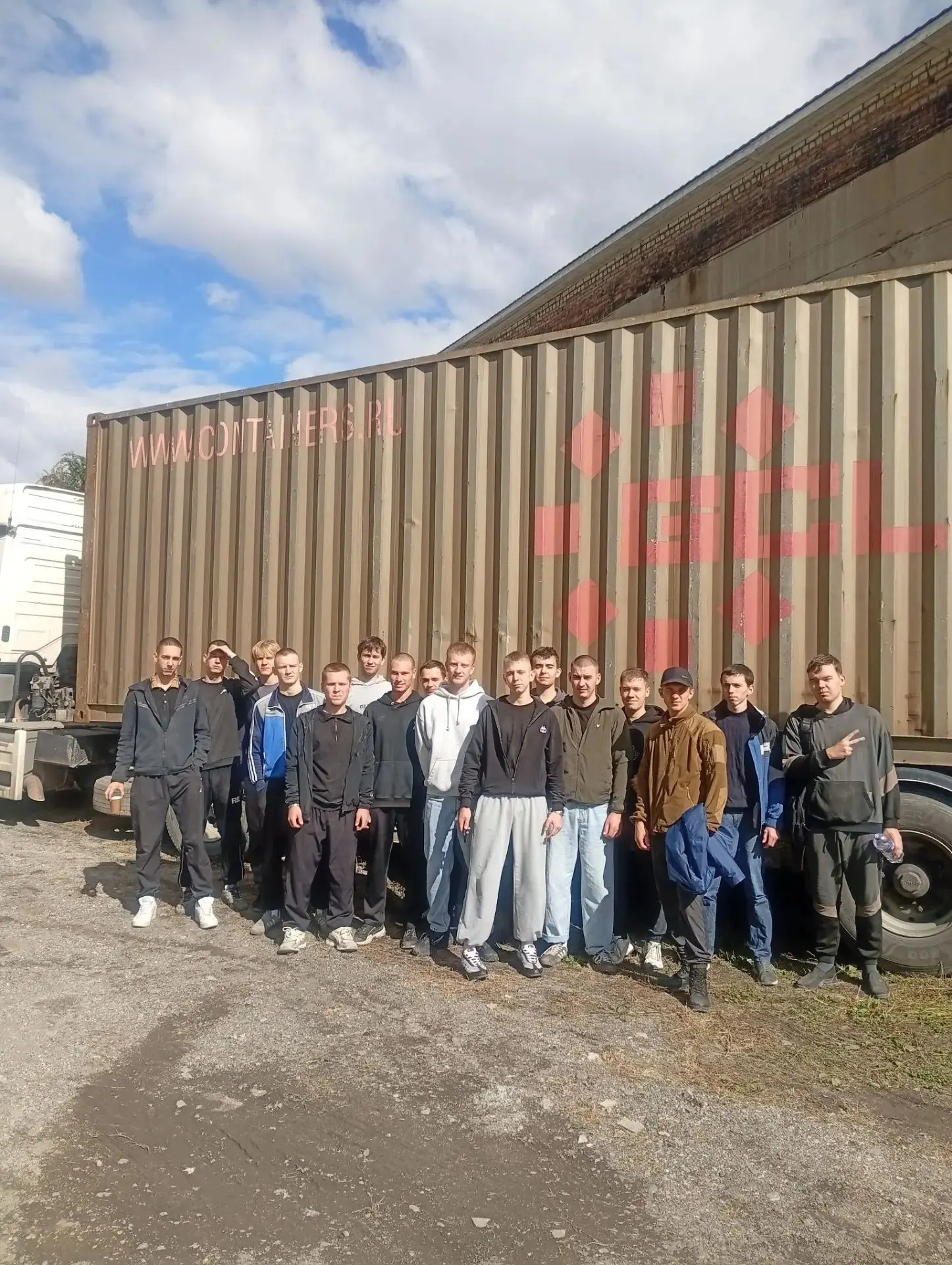 ⚡️Студенты группы ПОП28ЭПС загрузили фуру с гуманитарной помощью для наших бойцов, учас...