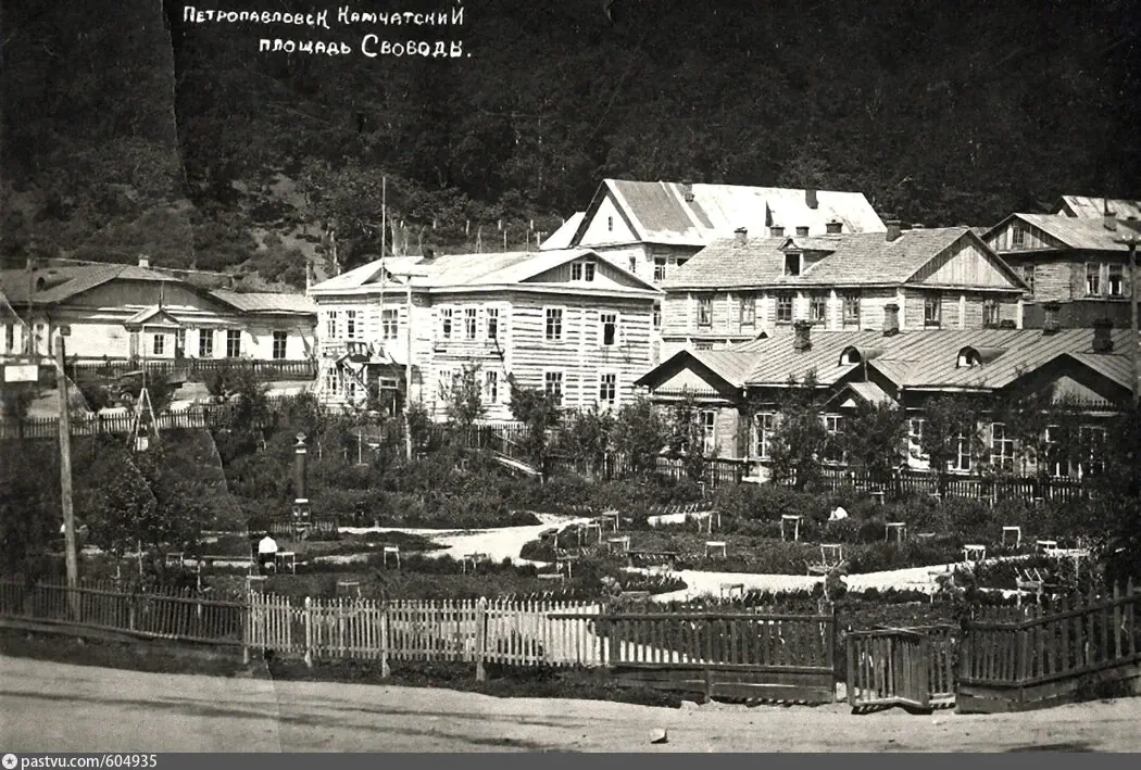 Площадь Свободы, 1930–1939 гг