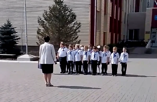Завершился второй день школьного конкурса- смотра строя и песни «Наследники Победы», посвященного 81