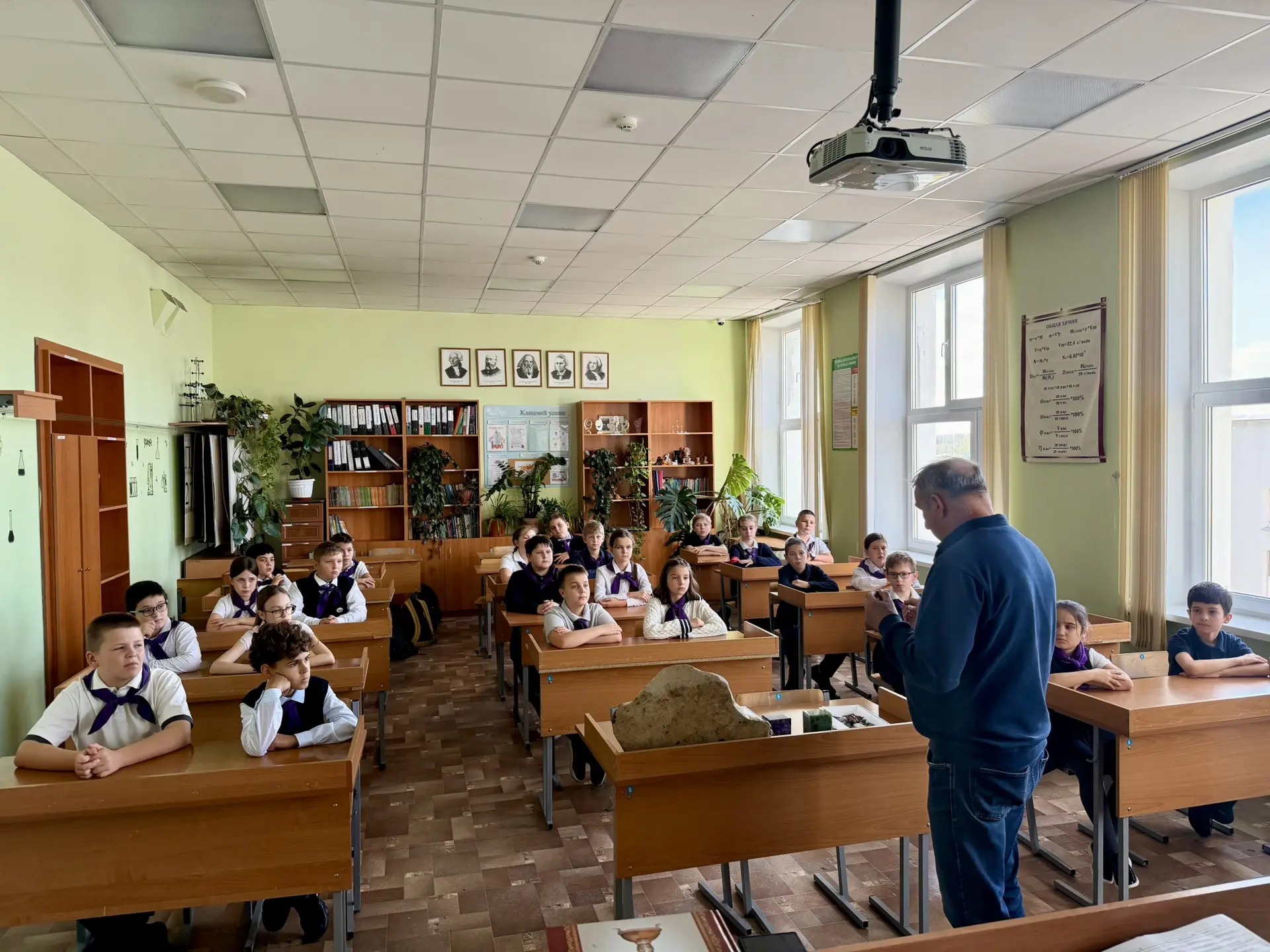 💎В гостях у 4 «н-С» класса: к ученикам заглянул мастер-камнерез!