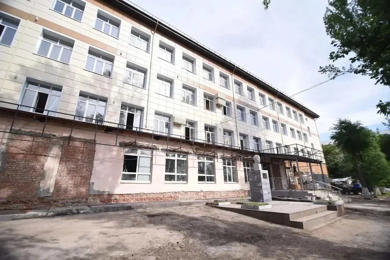 🎒Дети должны вернуться за парты в родные школы 1 сентября: Юмадилов проверил ремонт школ в Оренбурге