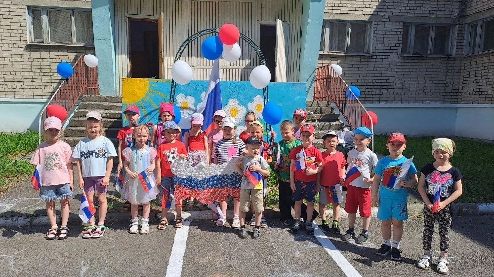 В дошкольных группах  прошёл праздник, посвящённый Дню России.
Воспитанники с воодушевлением читали 