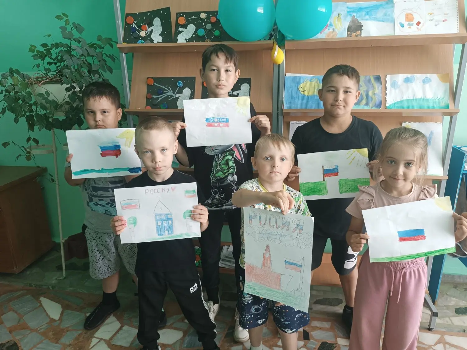 Лагерьның 12 нче көне "Россия көне"нә багышланды. Балалар өчен "Мин яратам сине, Россия!" дип аталга