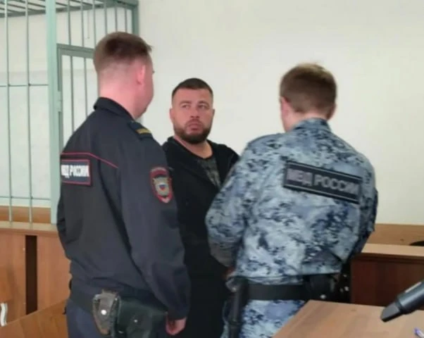 Первоуралец получил срок за стрельбу в Билимбае. В августе 2025 года Артём Кадцын поссо...