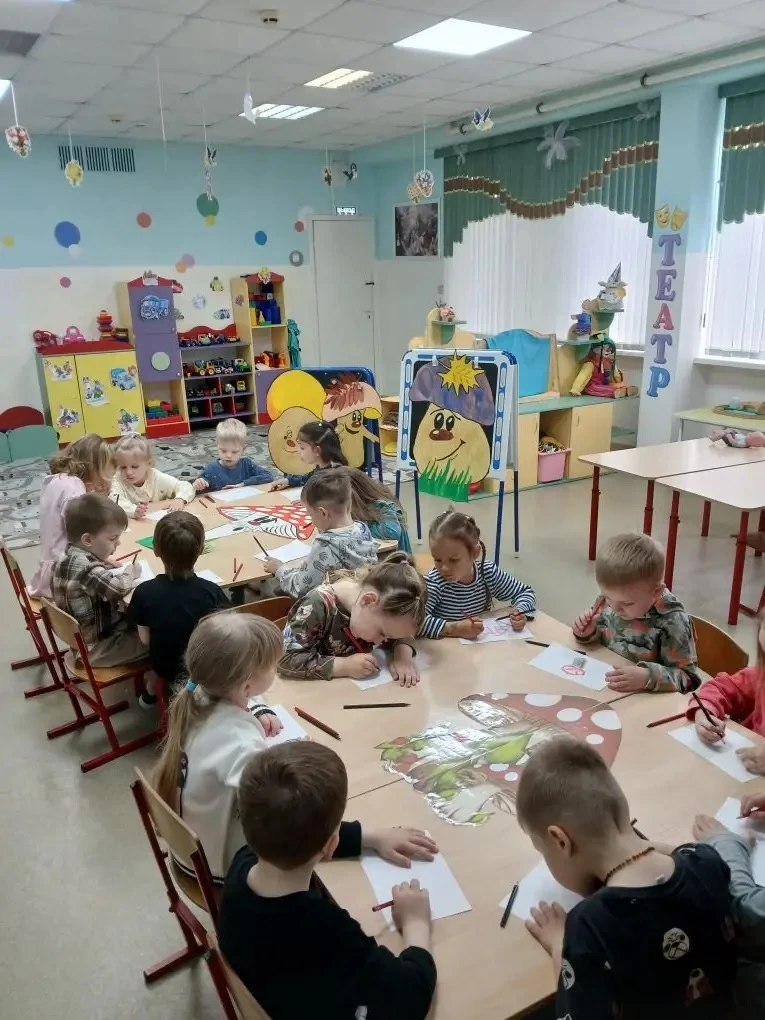 Художественно-эстетическое развитие. Рисование. Тема: " Мухоморы в лесу". 🍄🍄🍄Программное содержан