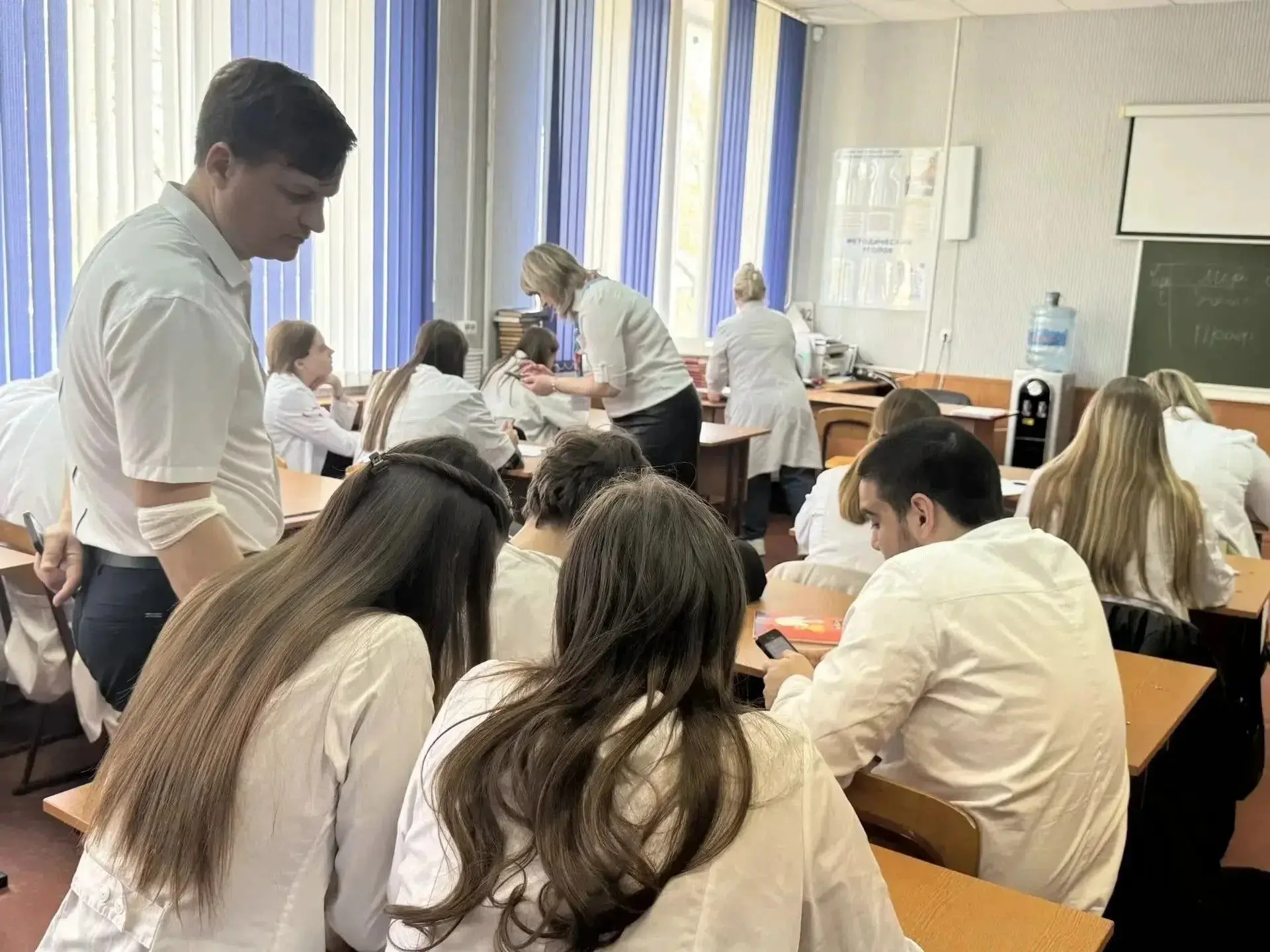 9 июня профконсультанты Кадрового центра в Армавире встретились со студентами выпускных курсов. Разо
