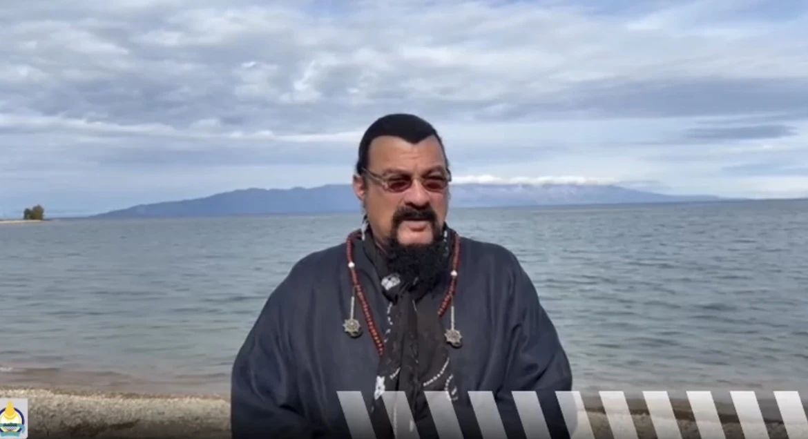 🌊 Стивен Сигал пригласил всех на Байкал