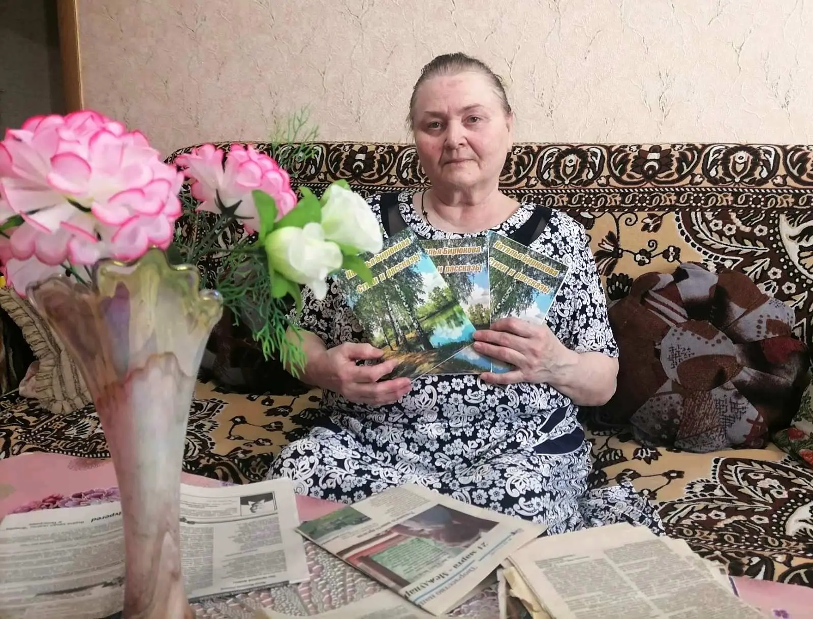 Процветай Чувашия!

Есть в Чувашии город,

В нем вдоль дорог стоят пятиэтажки,

Растут на клумбах бе