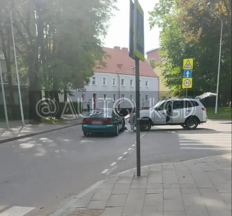 Перекресток Захарова и Красной, ну тут умудриться надо было.