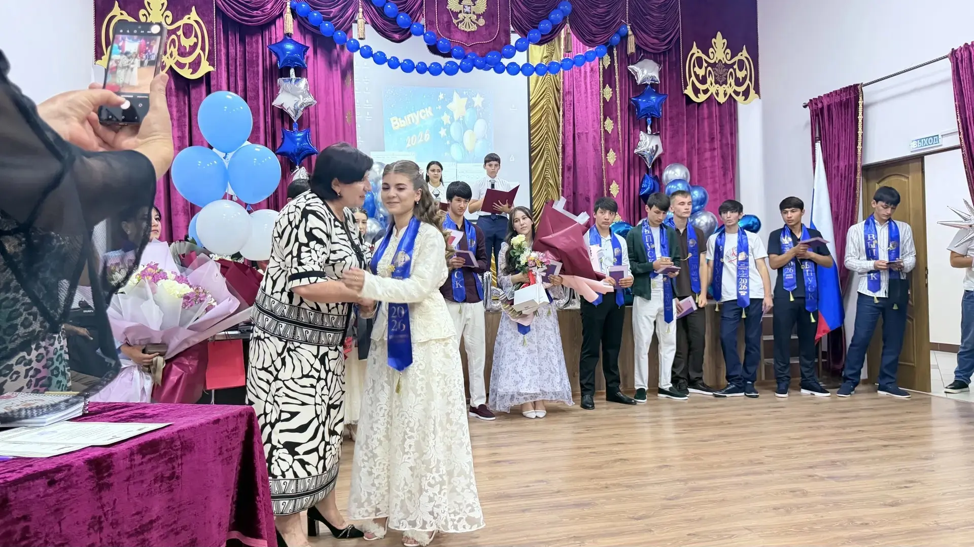 🎉 Прощание с девятым классом

🎓 В нашей школе состоялась торжественная церемония вручения аттестат