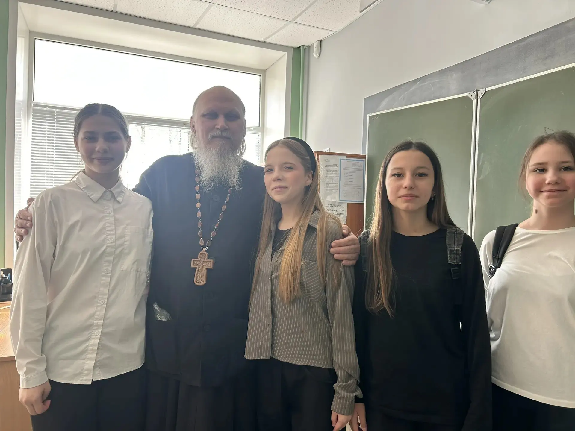 Доброй традицией для учеников нашей школы являются встречи с настоятелем храма Всех скорбящих Радост