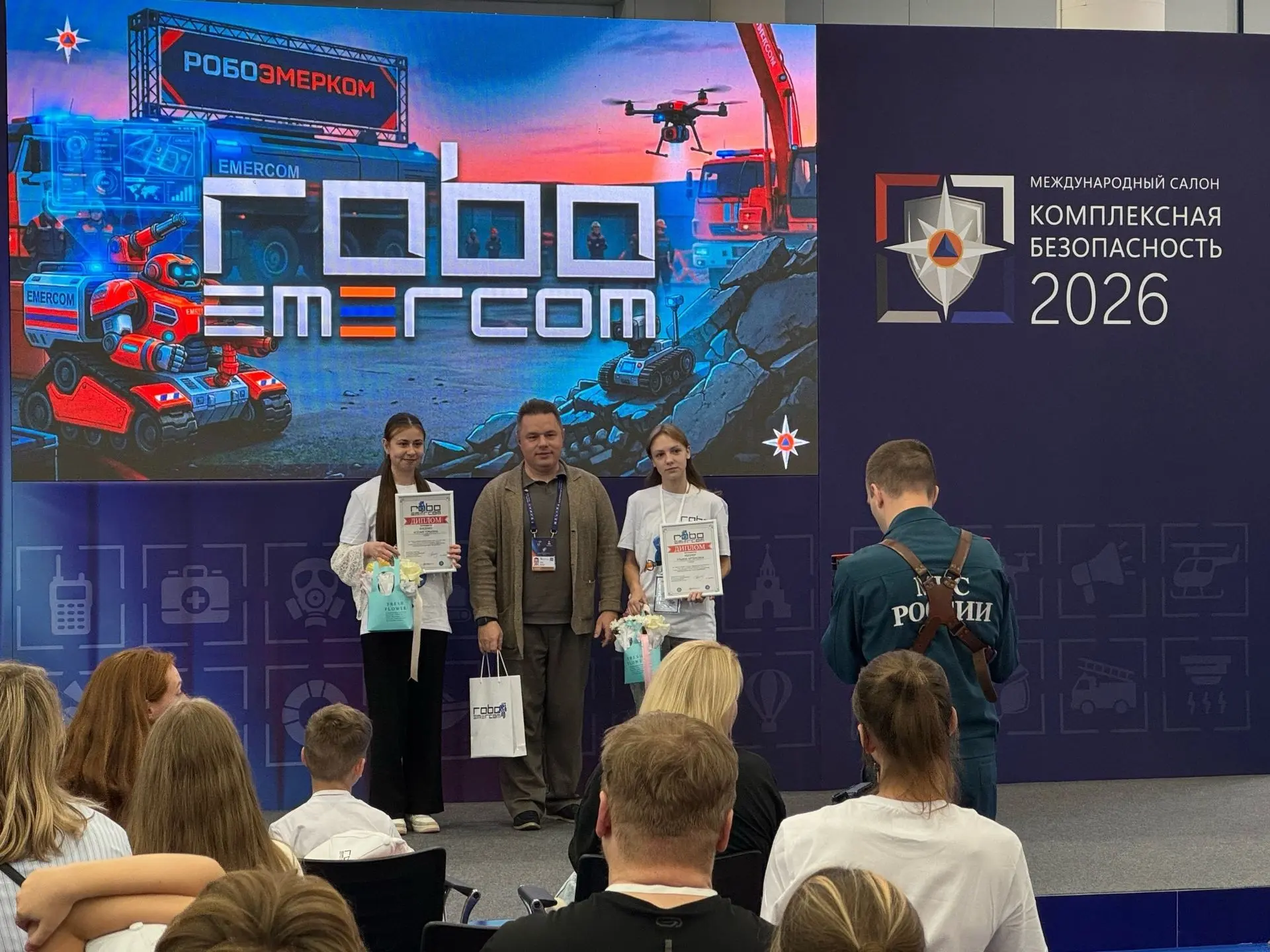 🤖 Абсолютный триумф «Кванториум-33» на Всероссийском фестивале Roboemercom — 2026!
