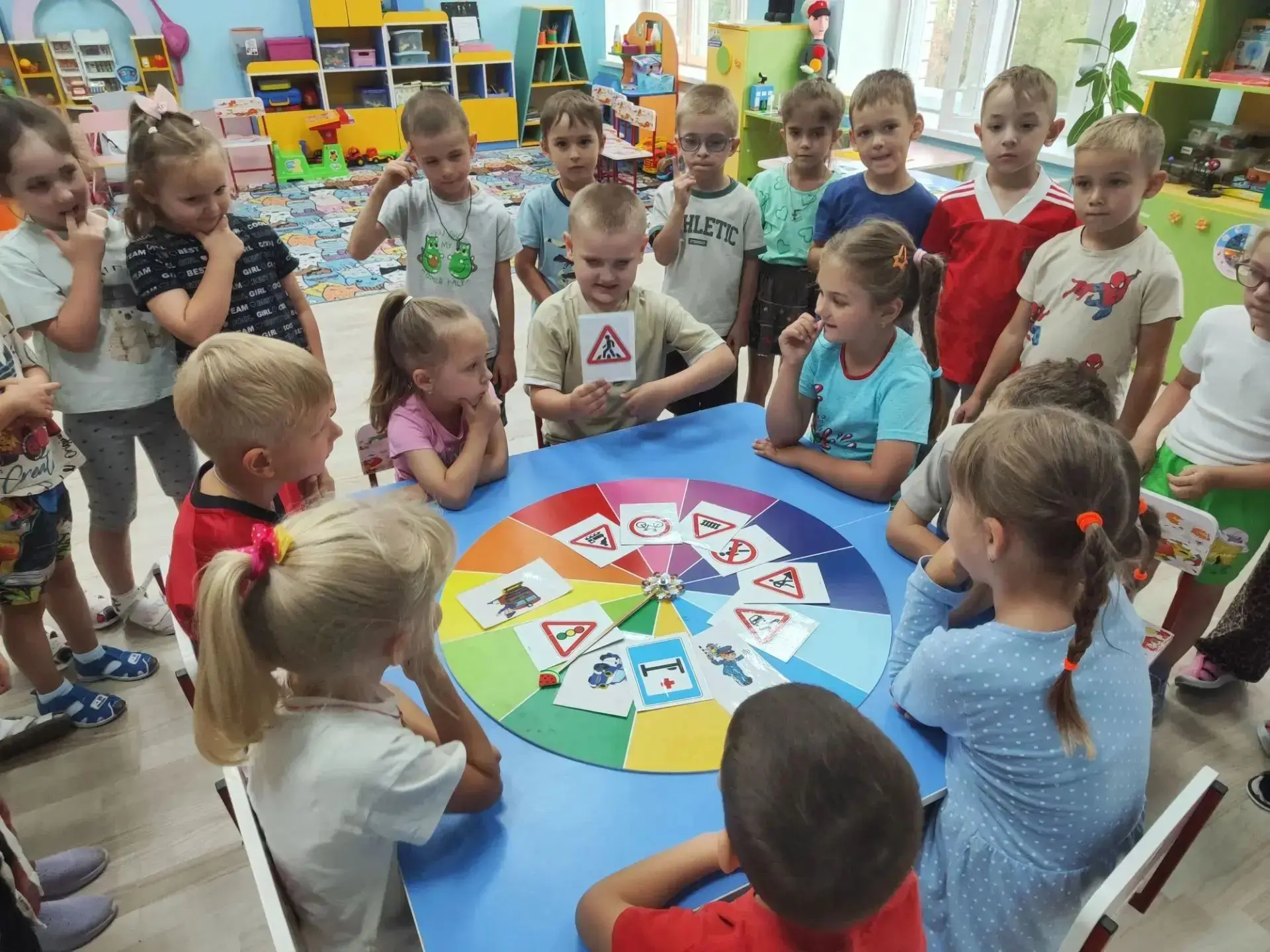 В честь дня рождения легендарной телеигры "Что? Где? Когда?" в нашем детском саду прошё...
