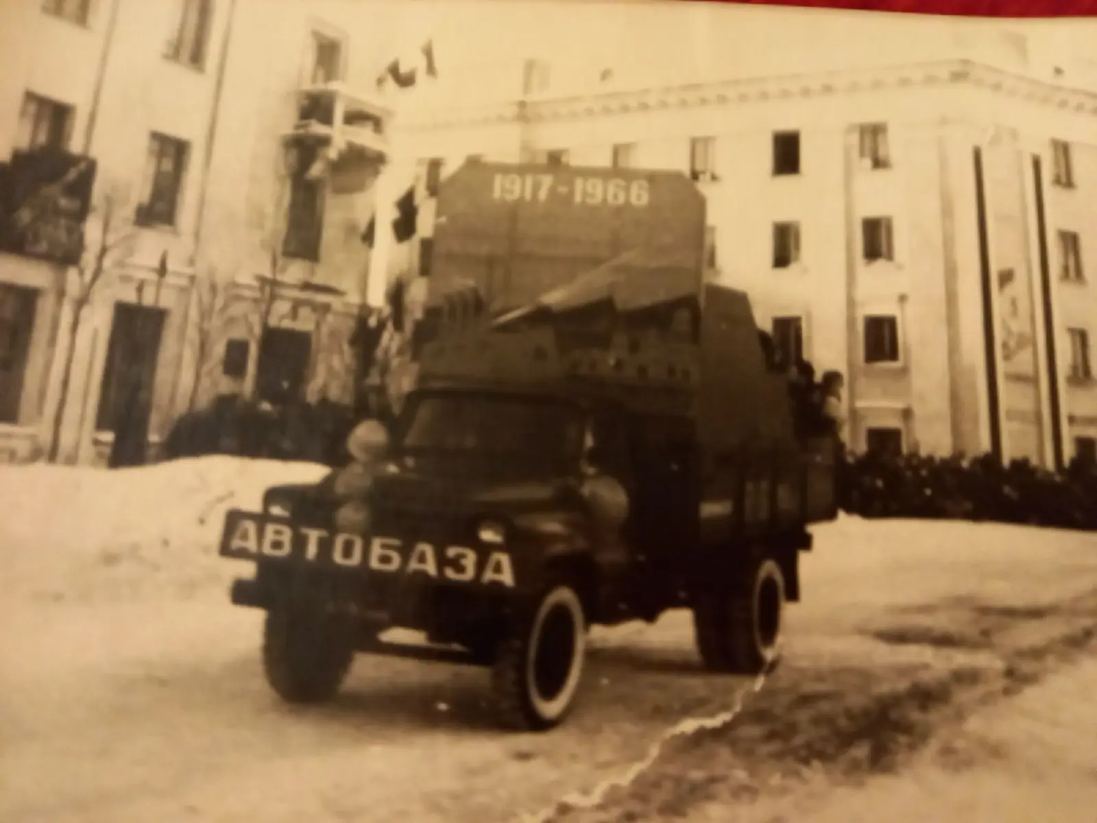 1 МАЯ — ДЕНЬ ВЕСНЫ И ТРУДА!  НЕМНОГО ИСТОРИИ  Праздник 1 Мая уходит корнями в конец XIX века. В 1886