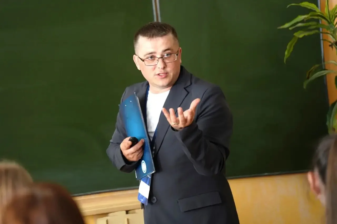 Вместе к победе! Поддержим нашего преподавателя! 🇷🇺