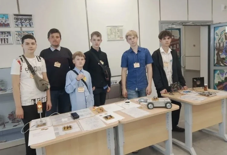 Сегодня, в ГБОУ «СШ «Невская»», прошел инженерный  фестиваль «На крыльях науки», где со...