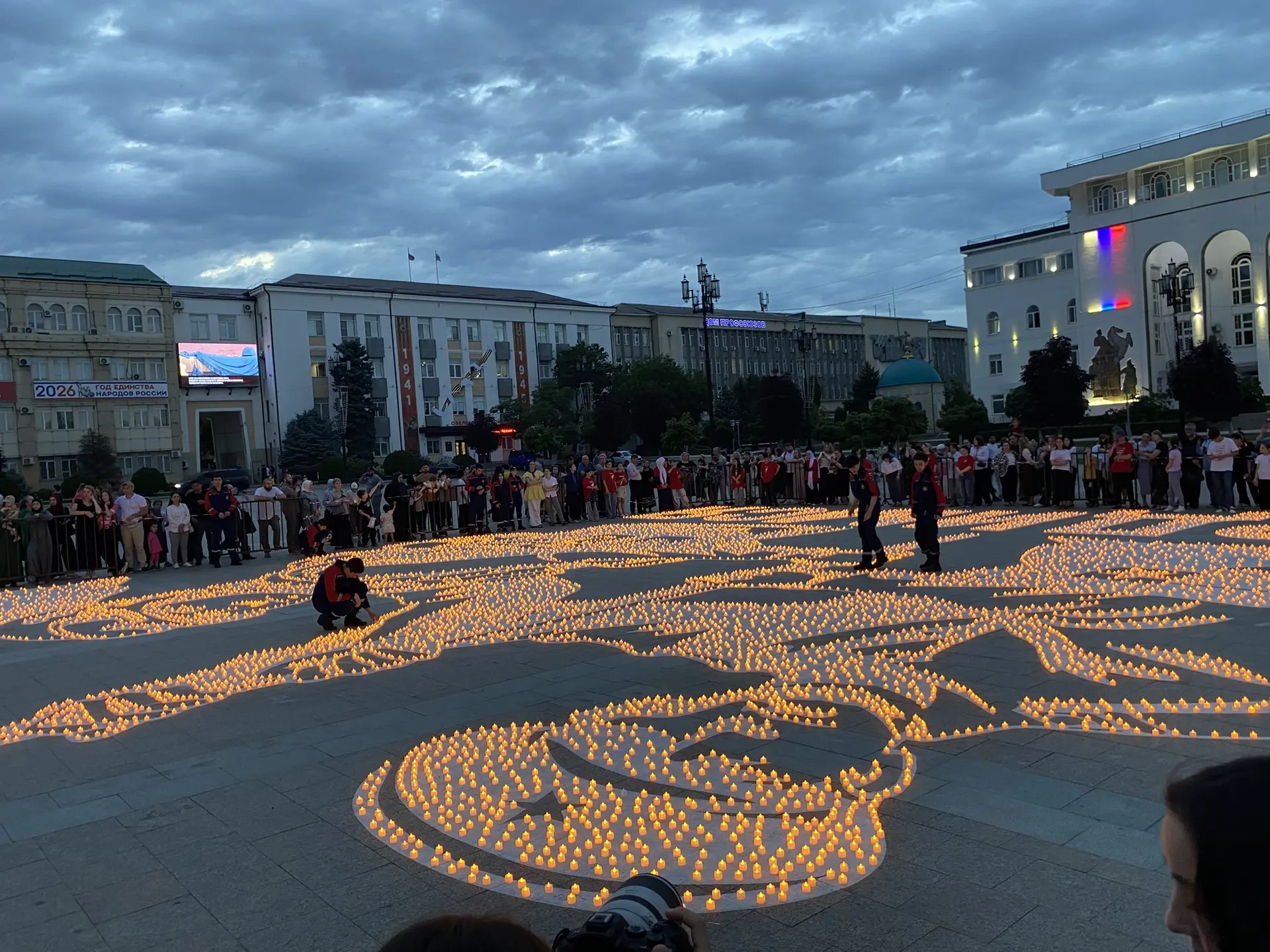 Акция памяти  ВОВ  на центральной площади Махачкалы 
 «Огненные картины войны» 
1941-2026