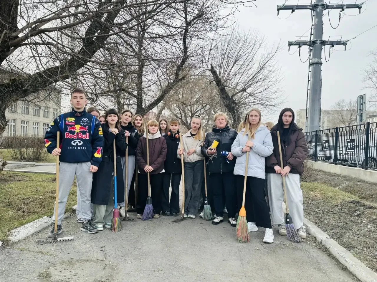 🌿🐝Весна начинается здесь: месячник  благоустройства в нашем колледже продолжается…  ➡️Еще в начале а