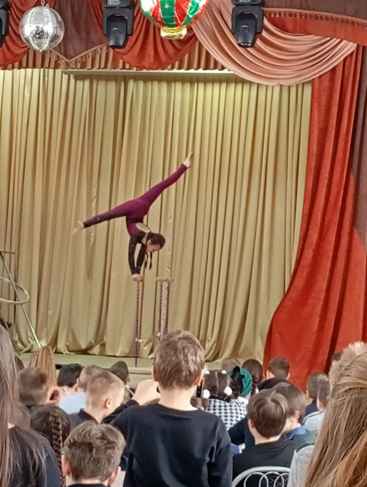 📋АНОНС📍 В школе 4 побывал настоящий ЦИРК "Элион"🧘‍♂  Маша и медведь🐗 дрессированные собачки🐩, удав🐍⚕