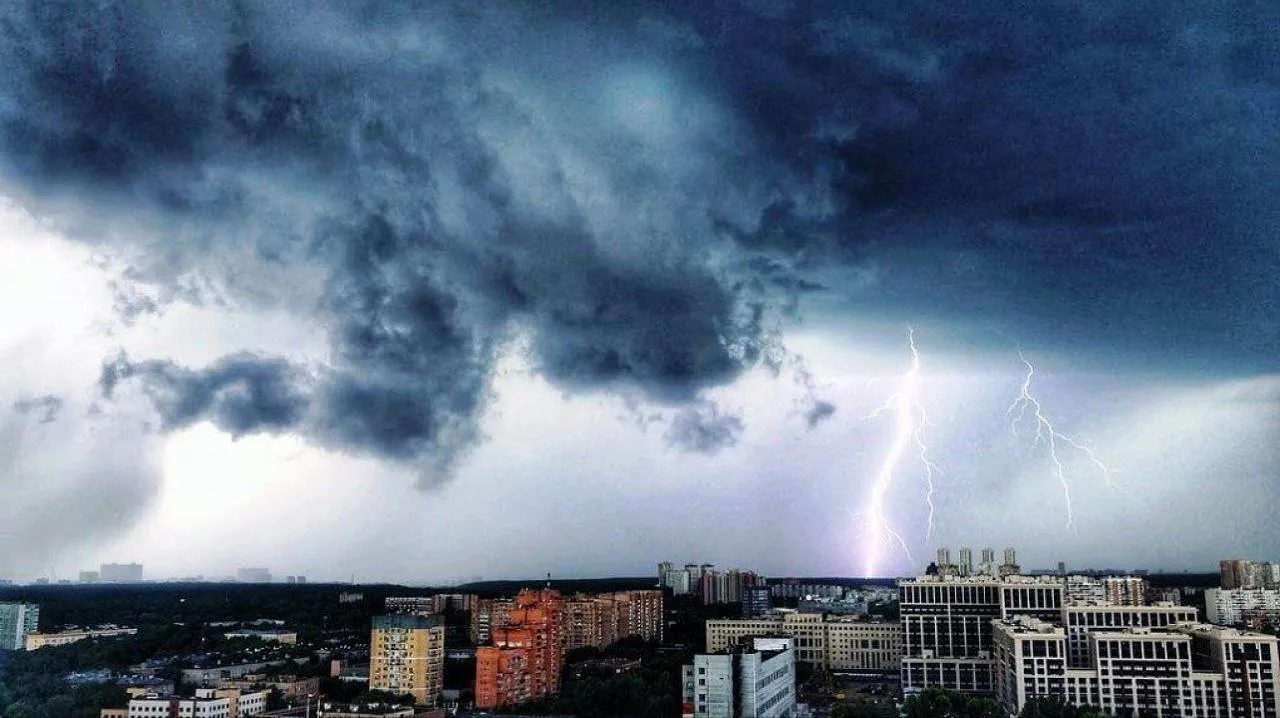 🌧 Штормовое предупреждение объявили в Ростовской области