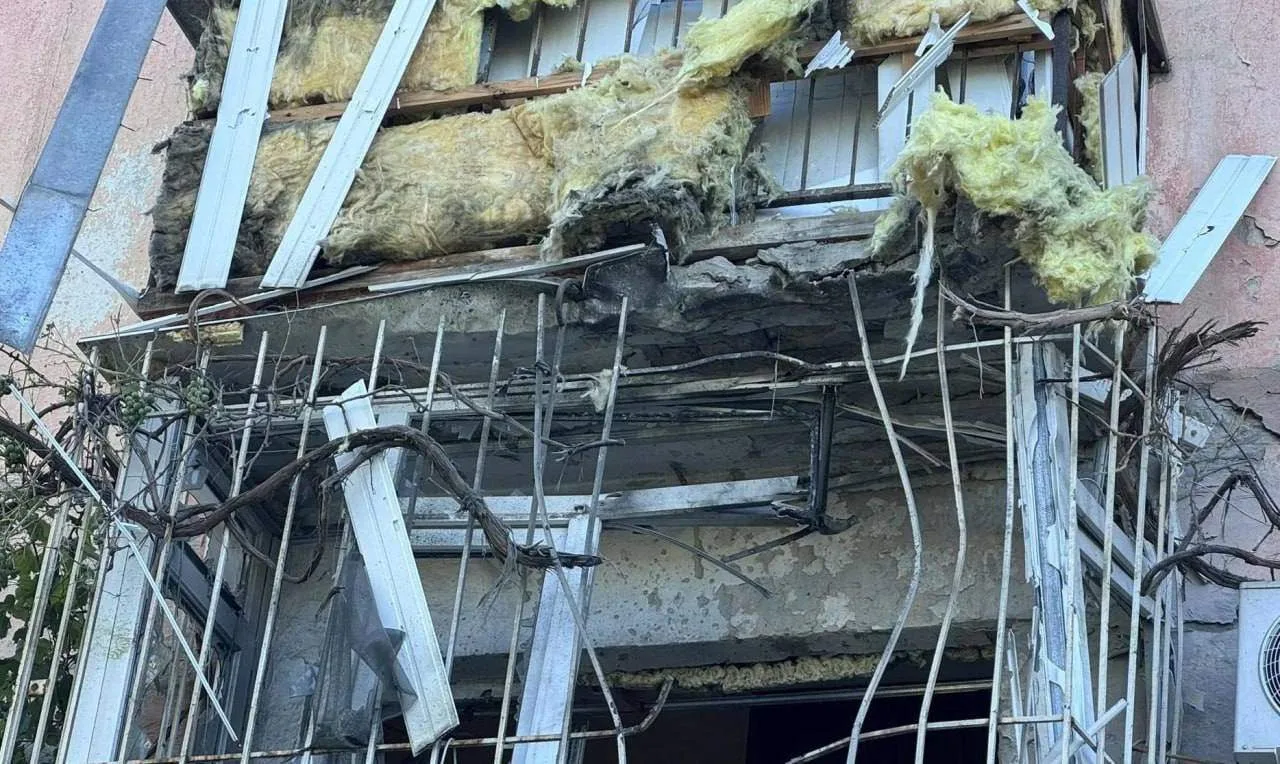 ❗️Украинский БПЛА атаковал квартиру в одном из многоквартирных домов в центре Горловки

Надеюсь обош