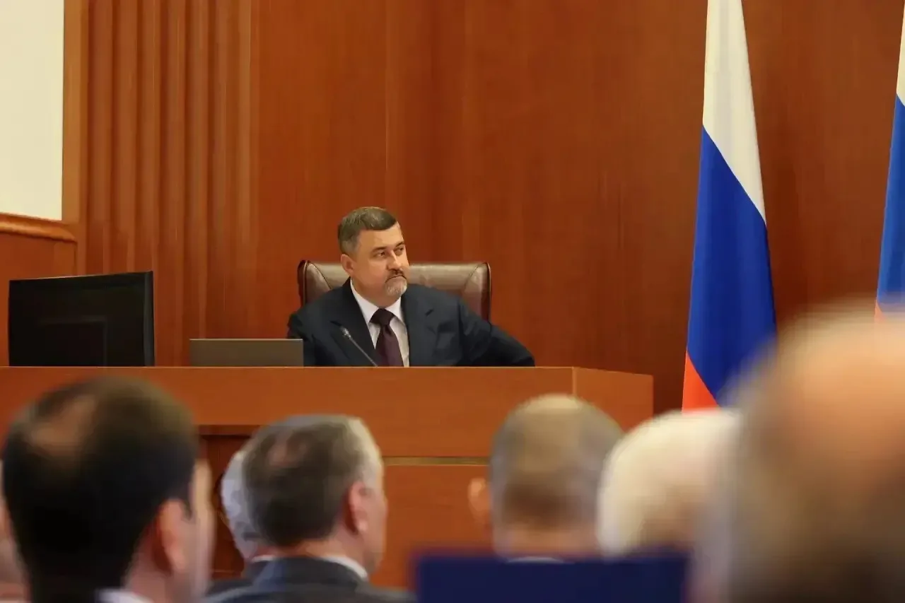 В эти минуты проходит первая сессия Народного Собрания Республики Дагестан восьмого соз...