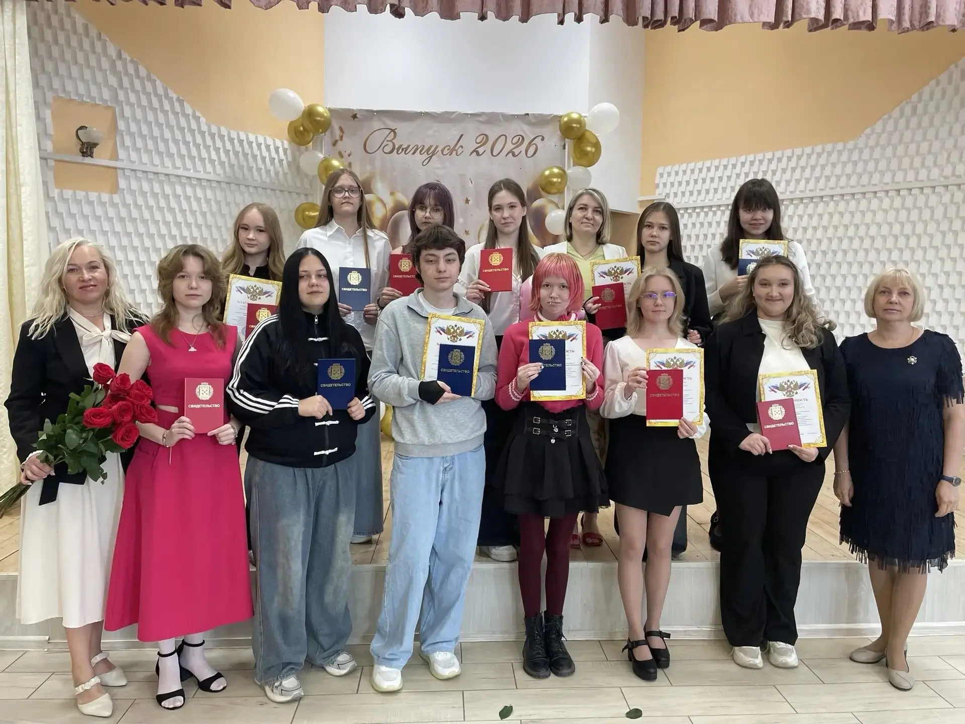 В МБУДО "Чебоксарская детская школа искусств №1" состоялся выпускной вечер учащихся худ...