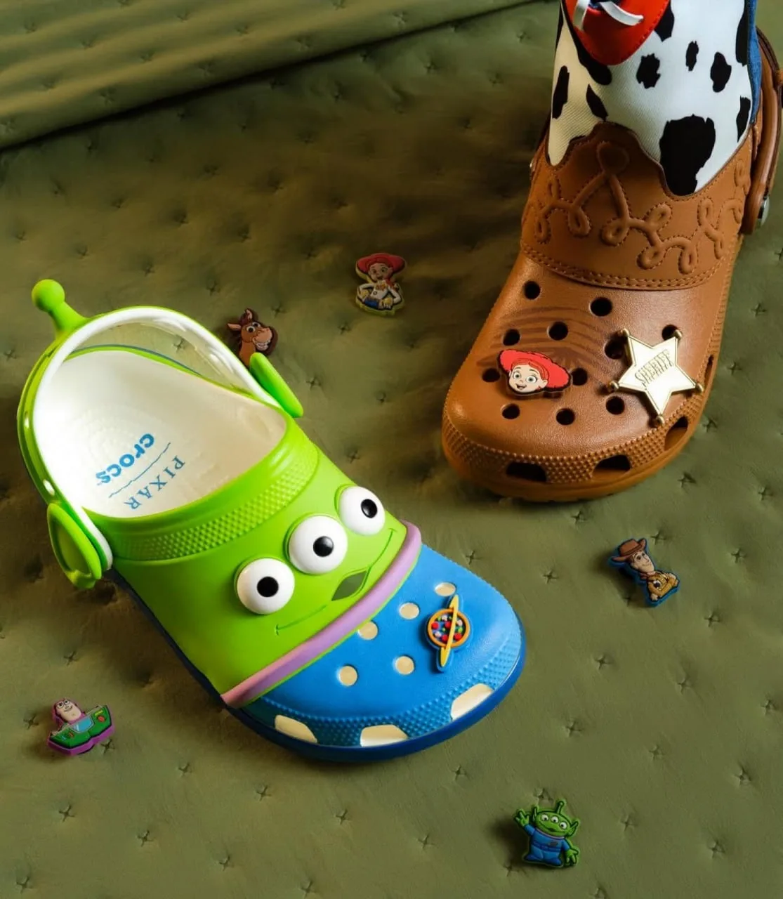 Модники, расчехляем кошельки: Crocs выпустила новые сабо в коллабе с Pixar — по «Истории игрушек».  