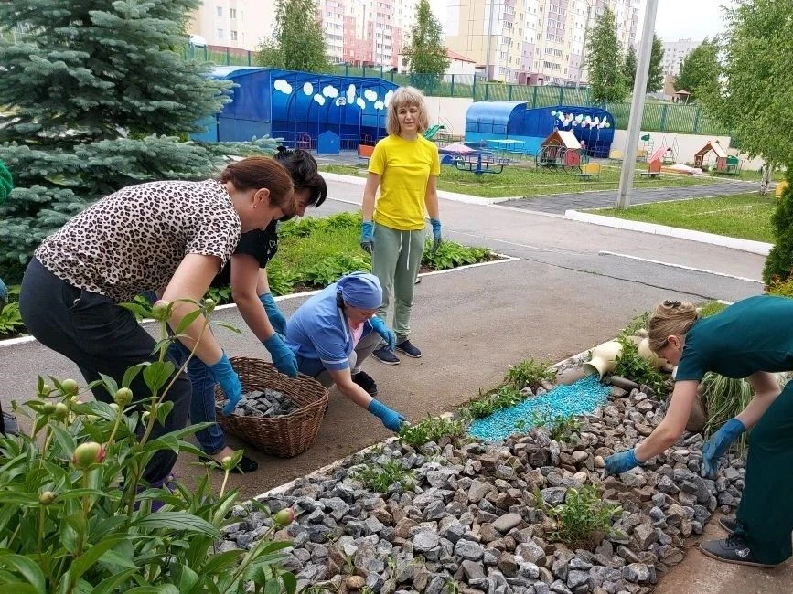 🪷Благоустройство территории ДОУ#203

🍀В летний период в детском саду продолжается работа по облаго