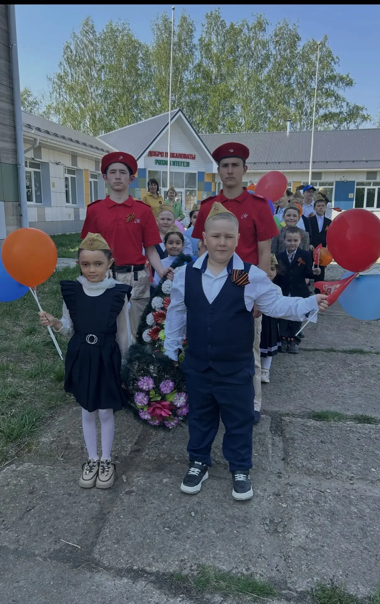 🇷🇺Бөек Җиңүгә 81 ел туу уңаеннан 8 май көнне обелиск янында бәйрәм митингы узды. Митингка җыелган 
