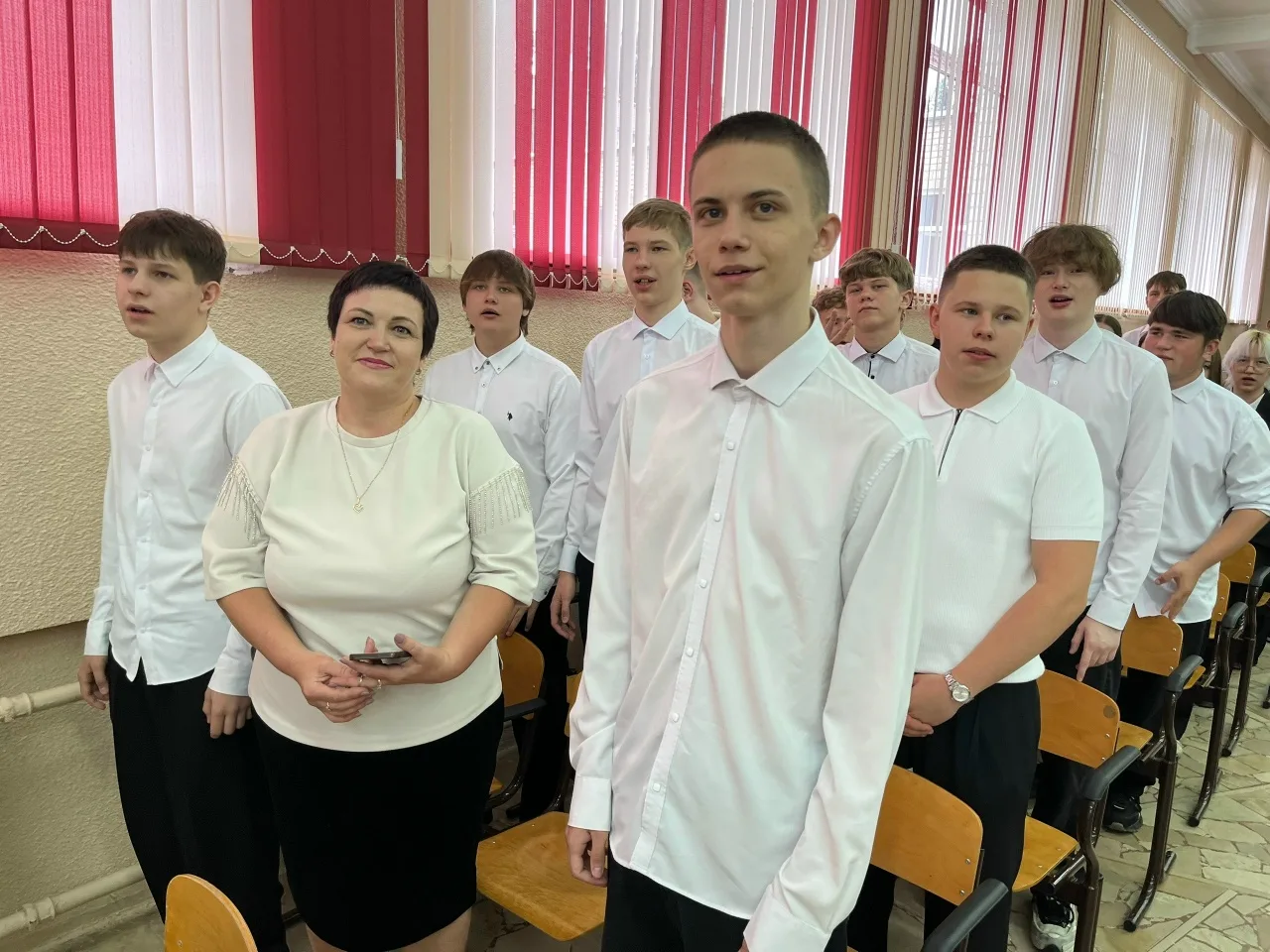 26 мая в МАОУ СОШ № 16 прошла торжественная линейка, посвящённая празднику Последнего звонка для вып