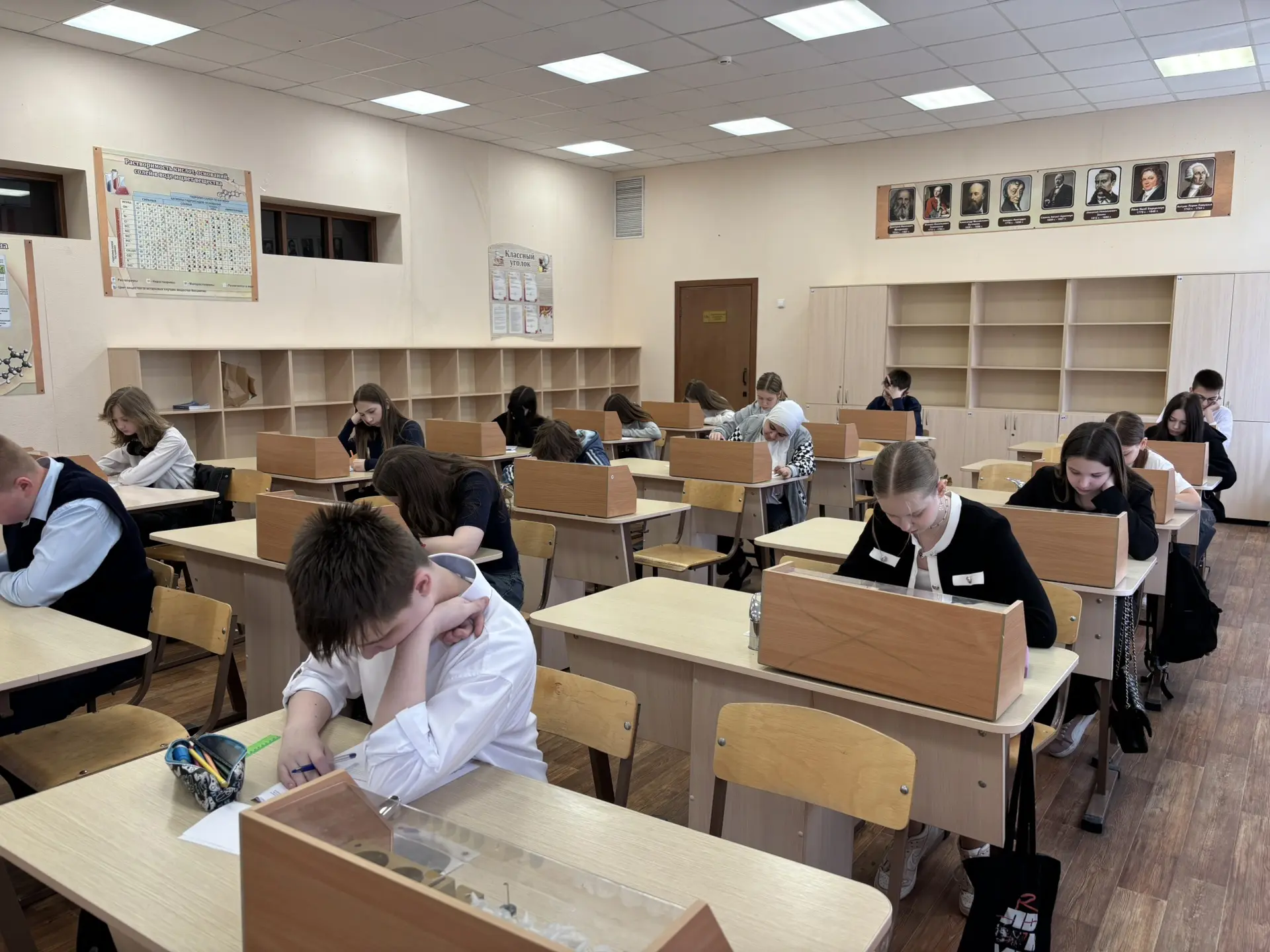 🩺 Сегодня в Центре образования обучающиеся написали комплексную работу для поступления в 8‑й медицин