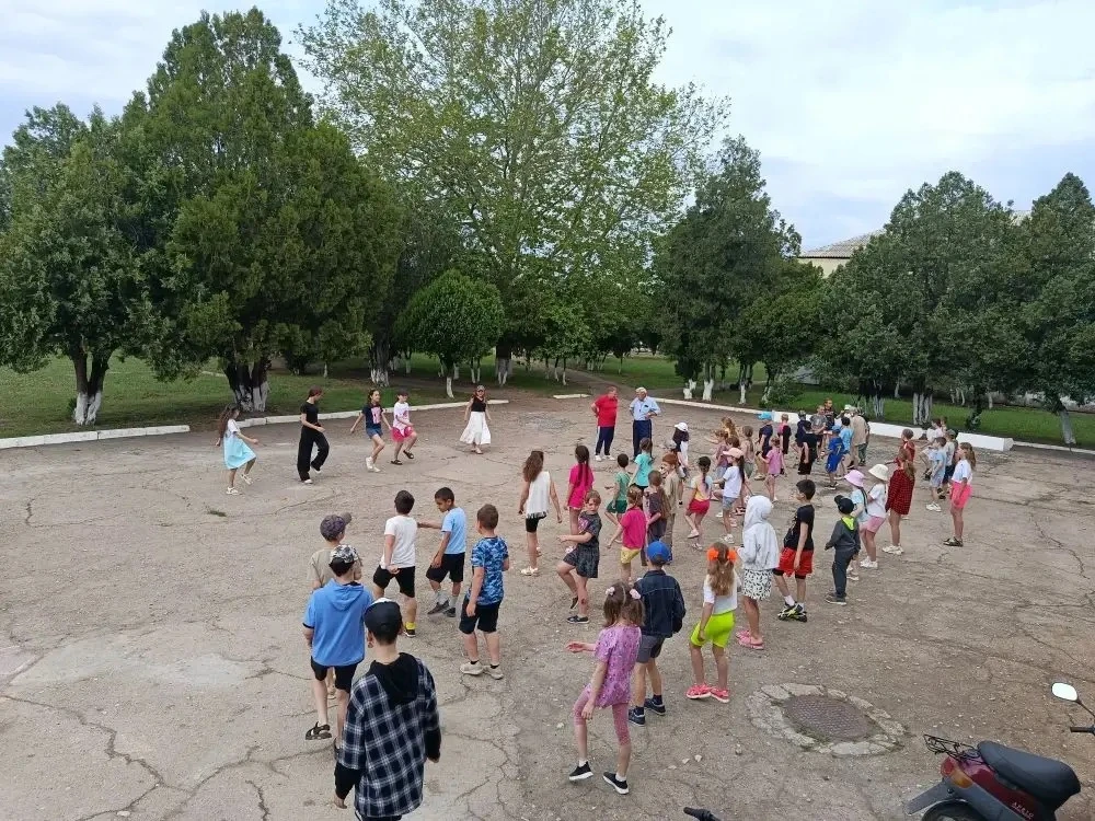🌊Девятый день пришкольного лагеря «Волна»
🏋️Наш день начался с утренней зарядки и минутки здоровья