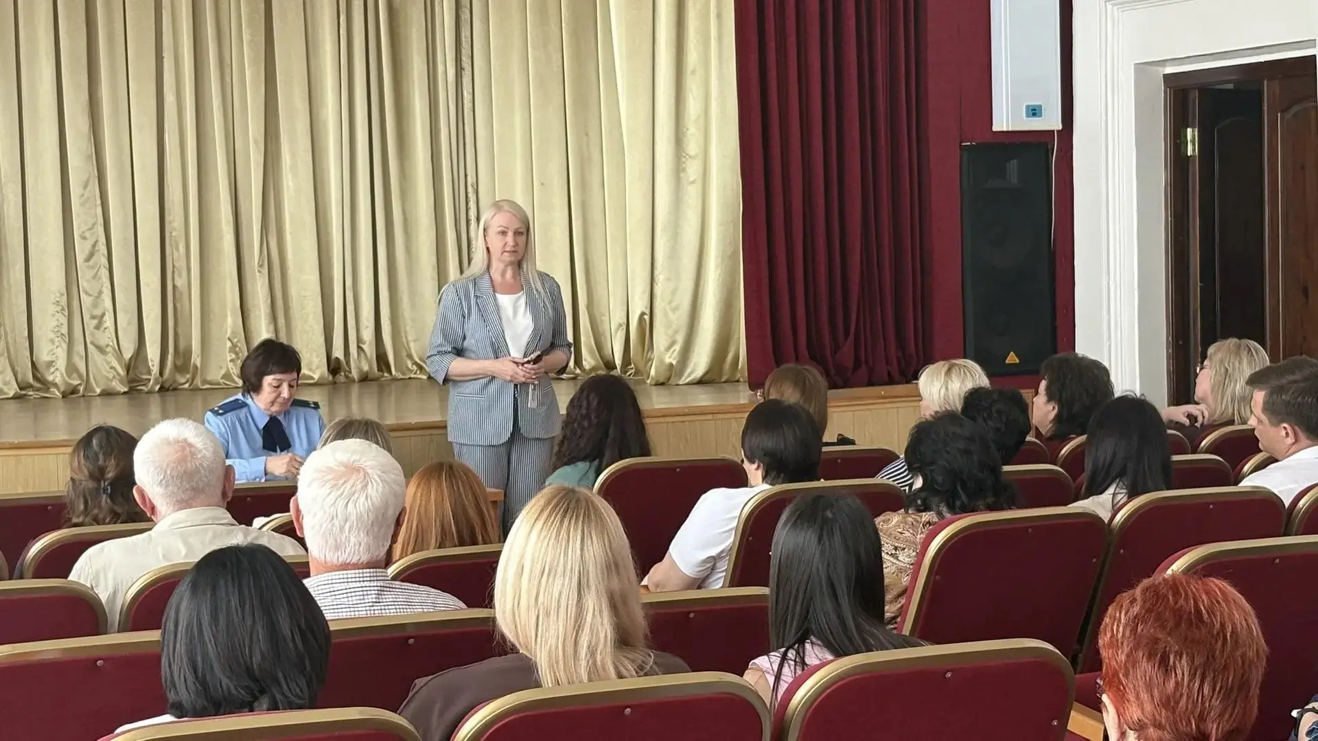 В техникуме состоялась встреча со старшим помощником прокурора О.П. Зайцевой. Инициатор встречи — ди