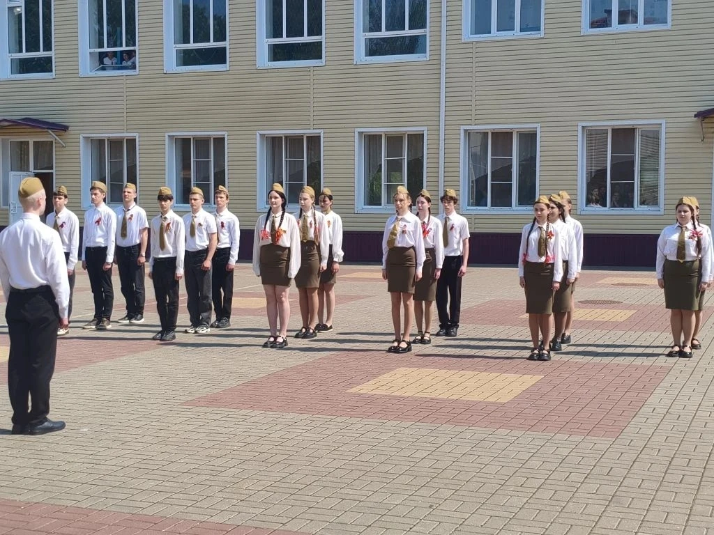 🪖 Смотр строя и песни: старшеклассники почтили память героев!