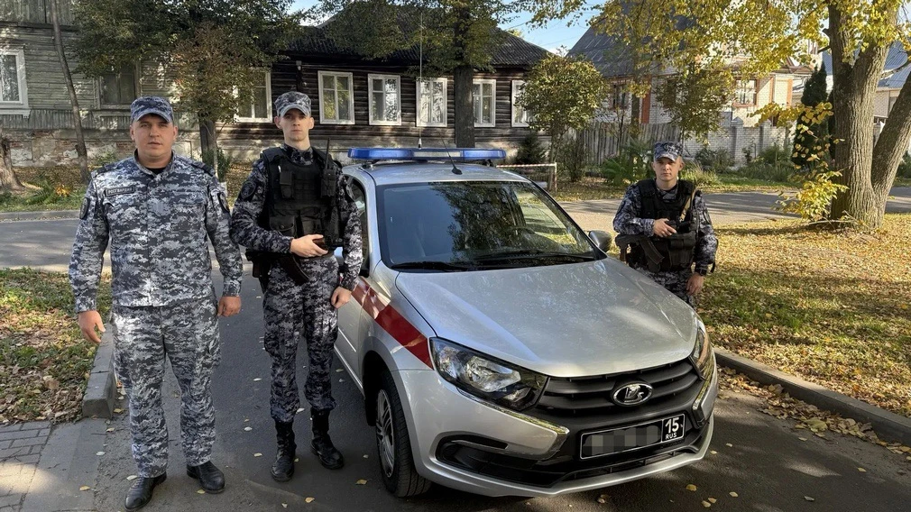 🚨 Тревогу подняла машина у дома: в Карачевском районе спасли троих