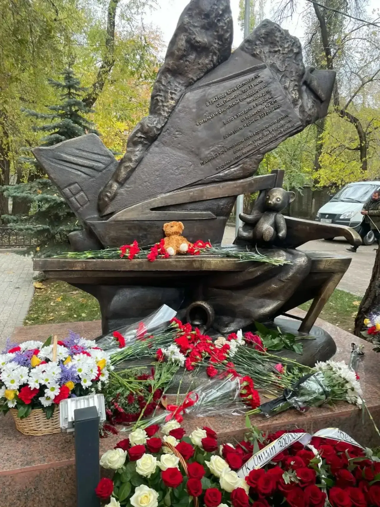 13 июня 1942 года в Воронеже проходил городской слёт пионеров, приуроченный к окончанию учебного год