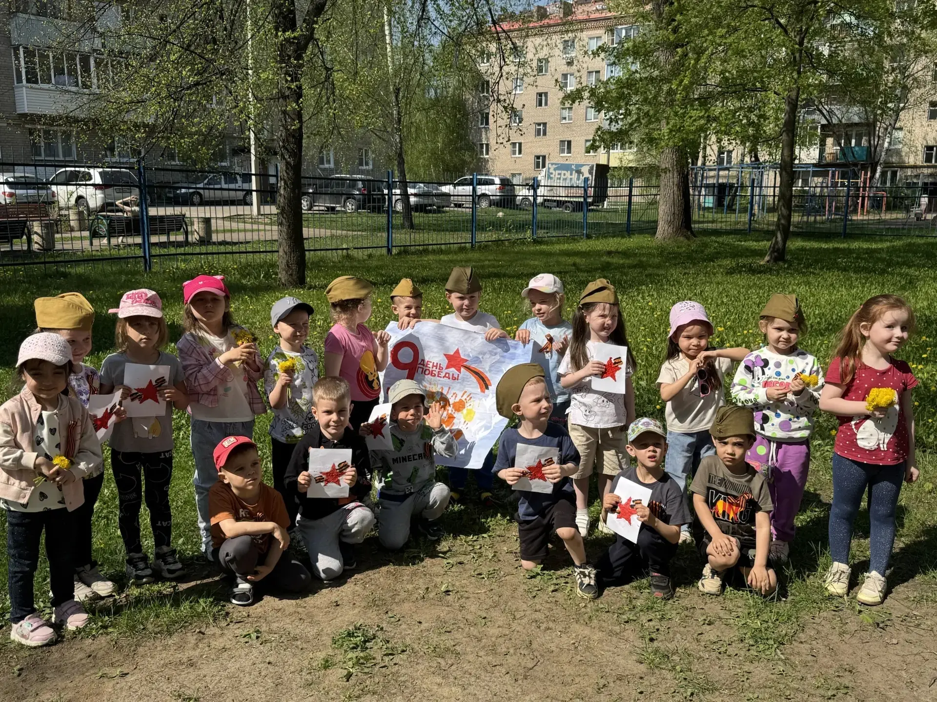 Дети средней группы "Ромашки" дошкольного отделения "Малыш" поздравляют ветеранов и всех, кто чтит п